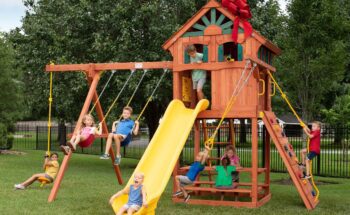 Parrot Island Fort XL w/Wood Roof and Treehouse Panels